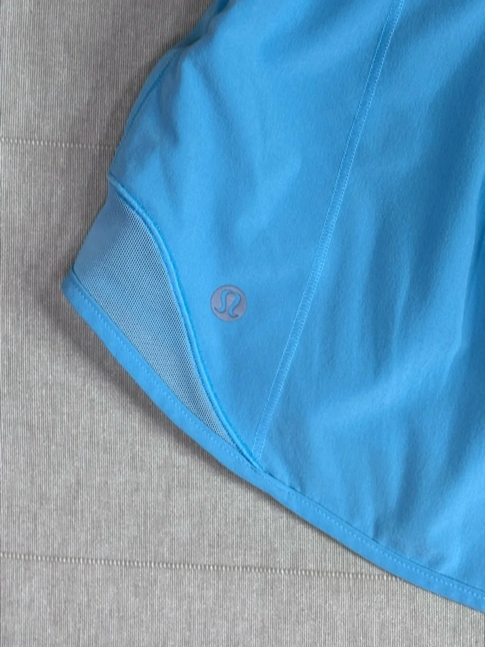 Lululemon Light Blue Run Shorts Size 6 Athletic Lightweight Activewear